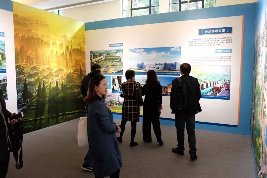 “勇立潮头——上海市庆祝改革开放40周年”主题展览参观