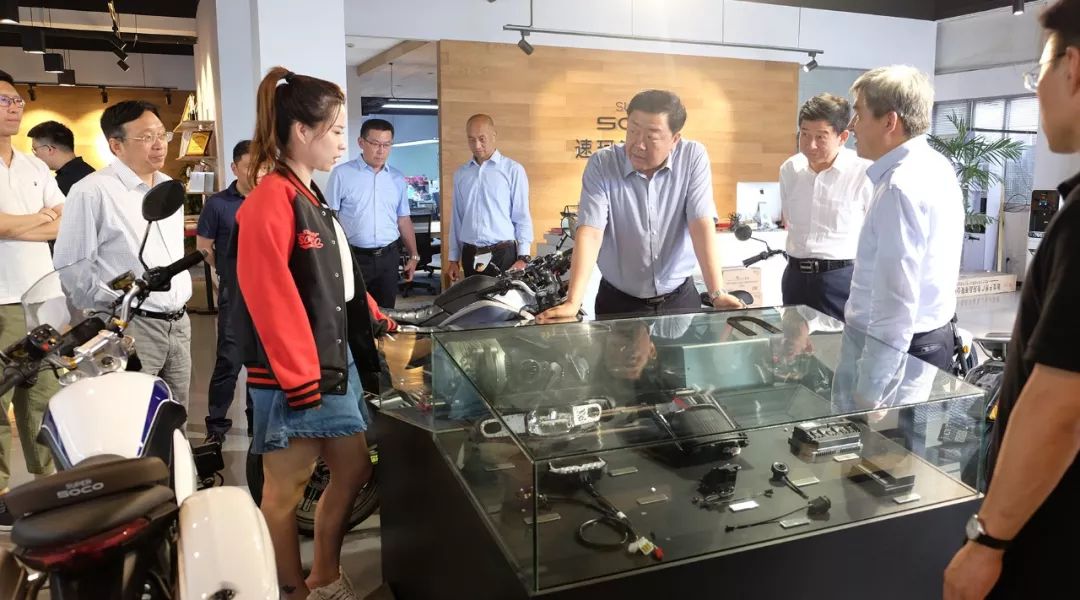山东省乳山市市委书记周兵一行莅临移动智地参观考察