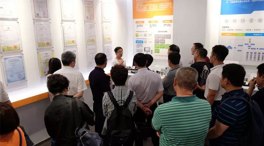 淄博工商联及驻沪办薛主任一行莅临移动智地参观考察