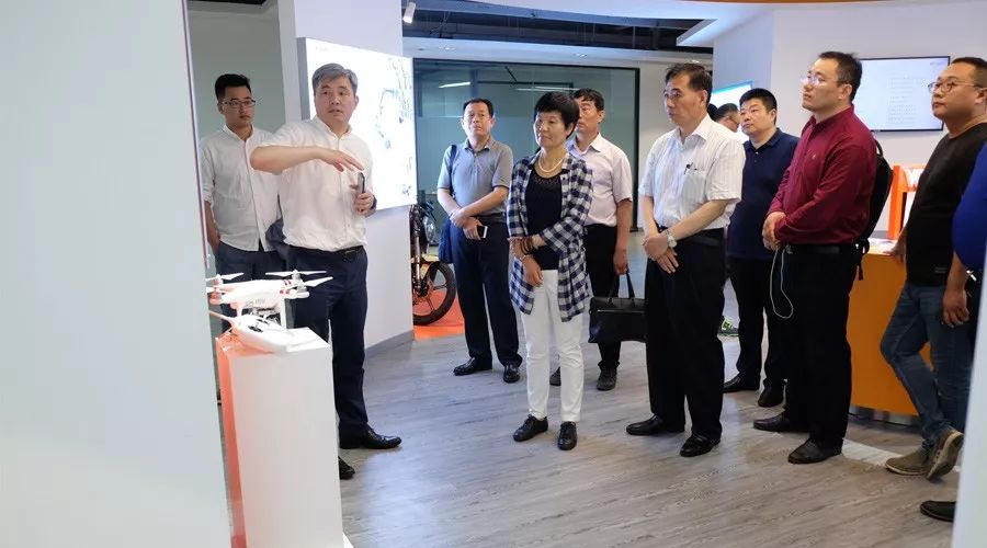 淄博工商联及驻沪办薛主任一行莅临移动智地参观考察