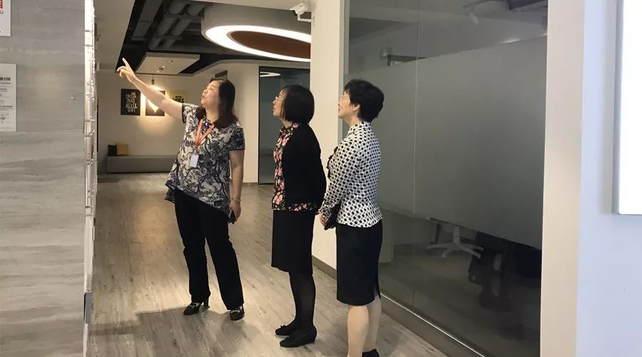 区政协李华桂主席及区人社局俞藕英局长莅临调研指导工作