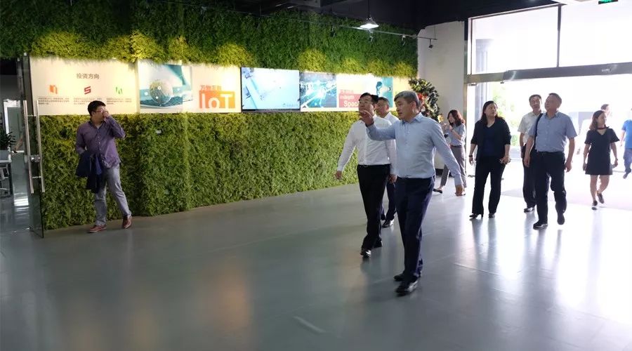 西安高新区钟书记一行莅临移动智地参观考察