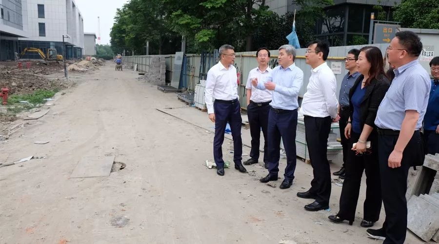 西安高新区钟书记一行莅临移动智地参观考察