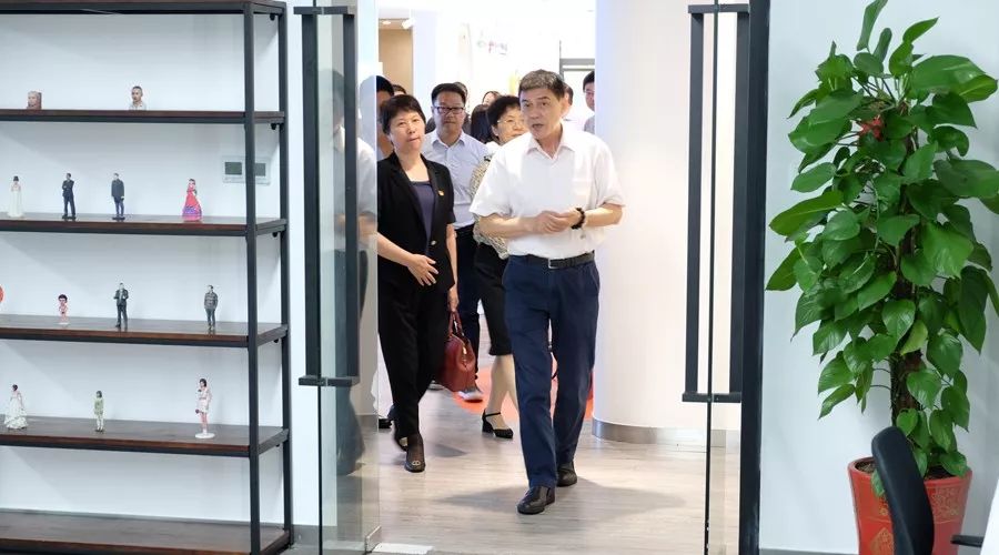 崇明人社局、青浦人社局领导莅临移动智地参观考察