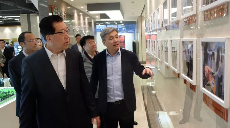 山东省委常委、青岛市委书记张江汀，青岛高新区工委书记王作安一行莅临移动智地参观考察