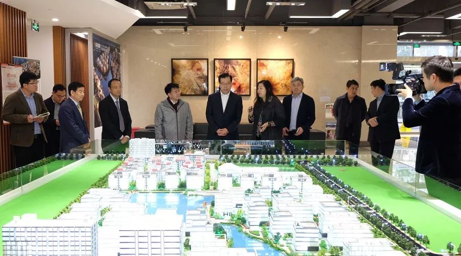 山东省委常委、青岛市委书记张江汀，青岛高新区工委书记王作安一行莅临移动智地参观考察