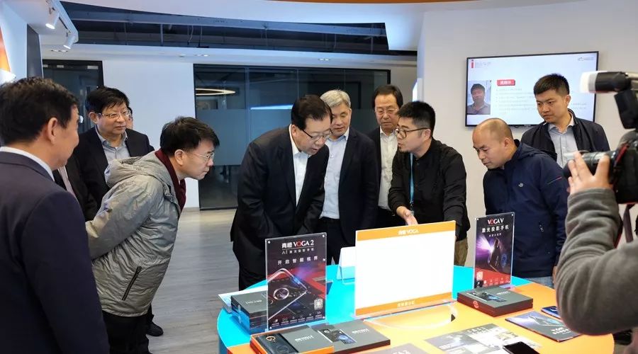 山东省委常委、青岛市委书记张江汀，青岛高新区工委书记王作安一行莅临移动智地参观考察