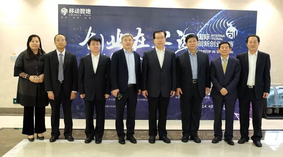 山东省委常委、青岛市委书记张江汀，青岛高新区工委书记王作安一行莅临移动智地参观考察