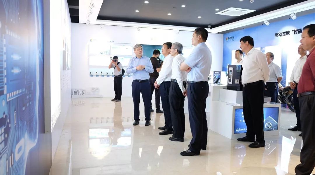 滨州市委书记佘春明一行莅临移动智地调研考察