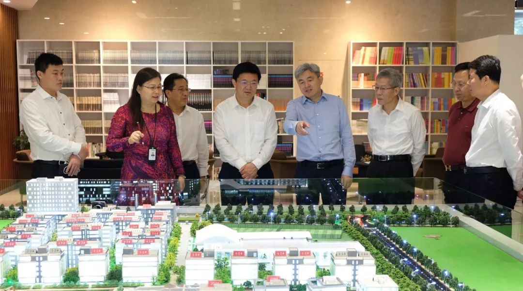 滨州市委书记佘春明一行莅临移动智地调研考察